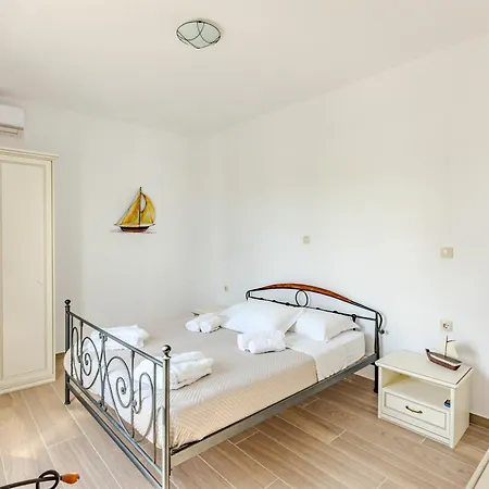 Andrianna Villa